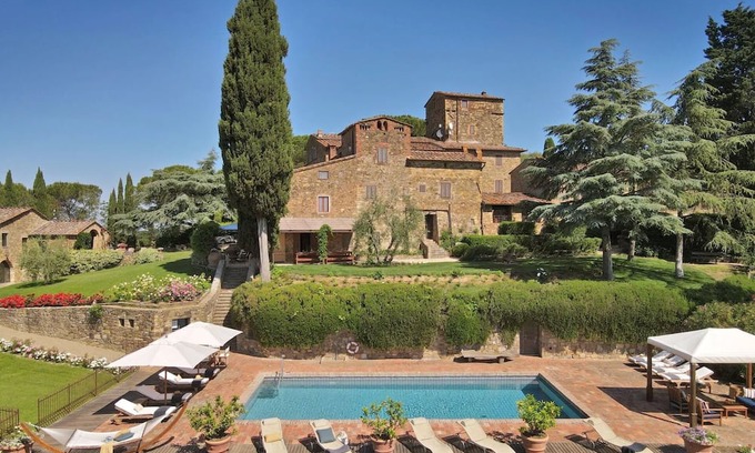 San Pietro in Bossolo Villa | Villa in Piazza with 11 bedrooms sleeps 20