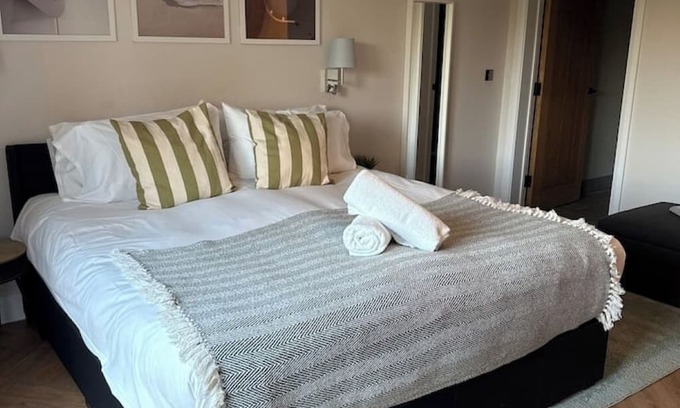 Bozeat House | Tranquil Country Retreat with 3 Private Ensuite Rooms