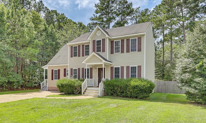 North Chesterfield House | Classic Colonial Home w/Private Yard in Richmond!