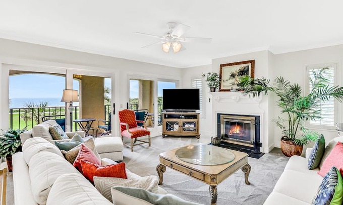 Fernandina Beach Condo | Lovely Amelia Island Condo with pool, W/D & central AC