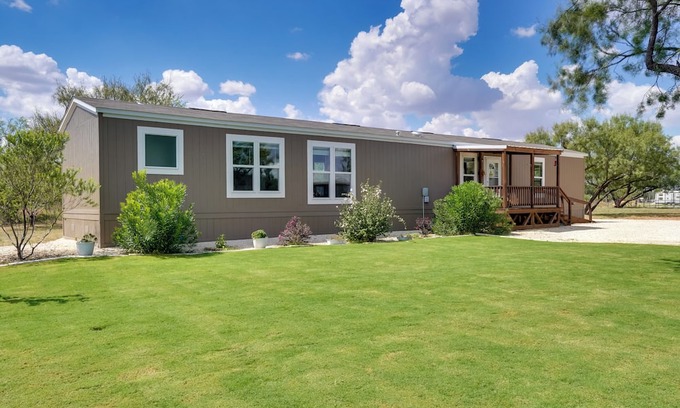 Hawley House | Peaceful Countryside Home w/Yard in Hawley