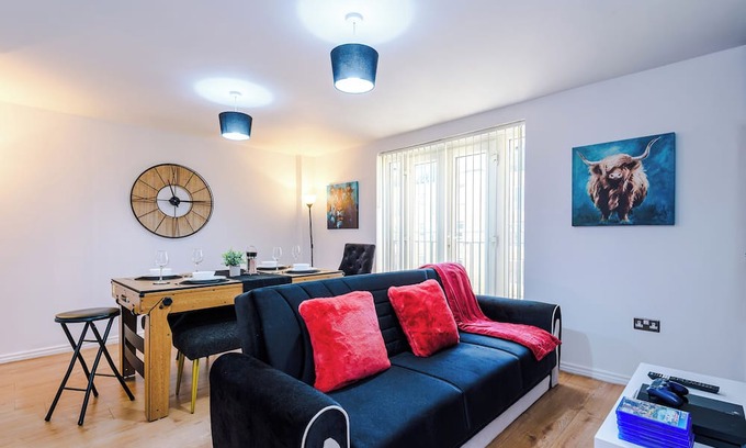 Salford Apartment | *Cosy City Apartment!* | Pool Table, PS4, Netflix