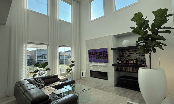Fort Gary House | Luxury 3 bedroom, 2.5 bath home in Bridgwater