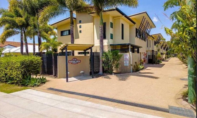 Scarness Resort | Casablanca Palms – Family Friendly Beach Escape