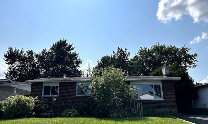 Downtown Gatineau House | Centrally located, 5BR Bungalow