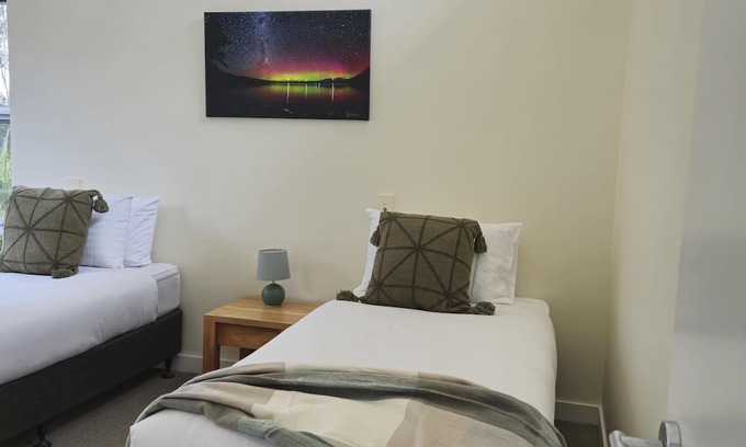 South Bruny Cottage | Bruny Bay House - Bruny Bay House: A Luxurious Escape Between Two Bays!