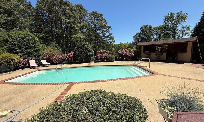 Berkeley Apartment | Tranquility at The Pines Farm