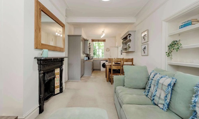 Hammersmith Broadway Apartment | Modern 2 bed flat - Hammersmith Grove