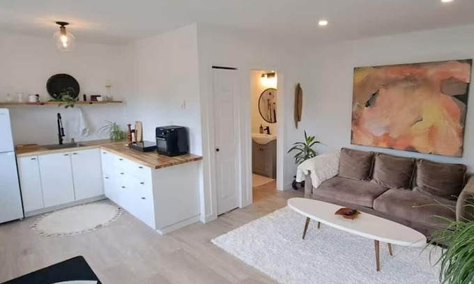 Atlantic Provinces Apartment | Cozy Homestead Guesthouse. Located 10 minutes to Oromocto 25 min to Fredericton