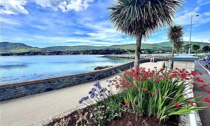 Warrenpoint House | Warrenpoint Centre, Town House Co. DownnPerfect to explore Carlingford Lough