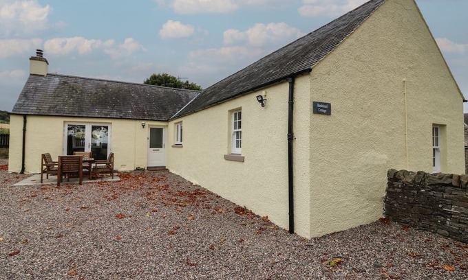 Forfar Cottage | BANKHEAD OF LOUR COTTAGE, pet friendly, with open fire in Forfar