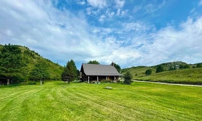 Valentine Cabin | Sandhills retreat minutes from downtown Valentine