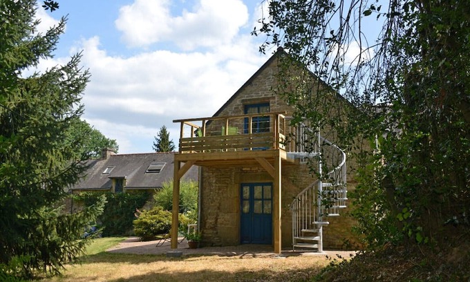 Elven House | Country House “Gîte Nautilus” with Private Terrace, Shared Garden and Wi-Fi