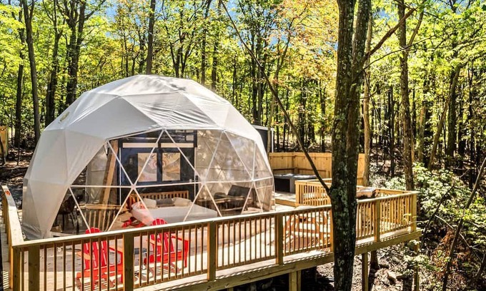 Capon Bridge Cabin | Outstanding Dome with Fire Pit and Hot-tub in Capon Bridge, West Virginia