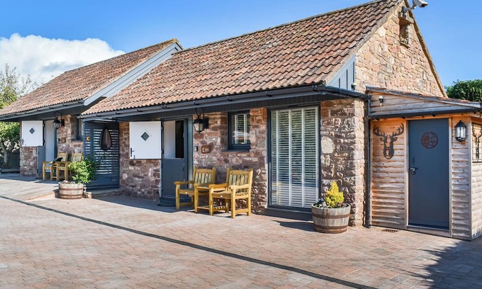 Aylburton Cottage | 1 bedroom accommodation in Lydney, Forest of dean