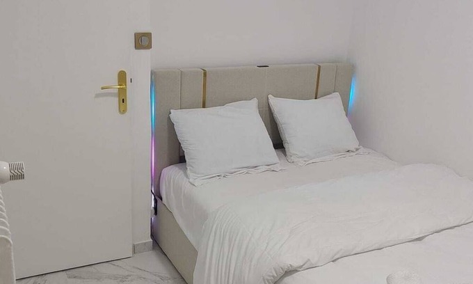 Franconville Apartment | Blue Room: elegant, comfortable apartment in a blue and gold theme