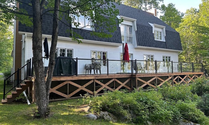 Nominingue Villa | Superb property on Grand Lac Nominingue with indoor pool