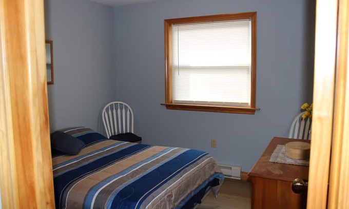 Saint Patrick Cottage | Beautiful 4 Season Lakefront Cottage on quiet Lily Lake