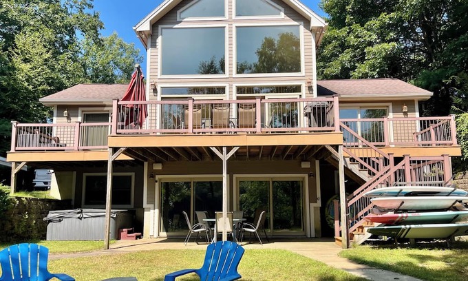 Sturbridge House | Lakeside Getaway! Gorgeous views! Sleeps 8+