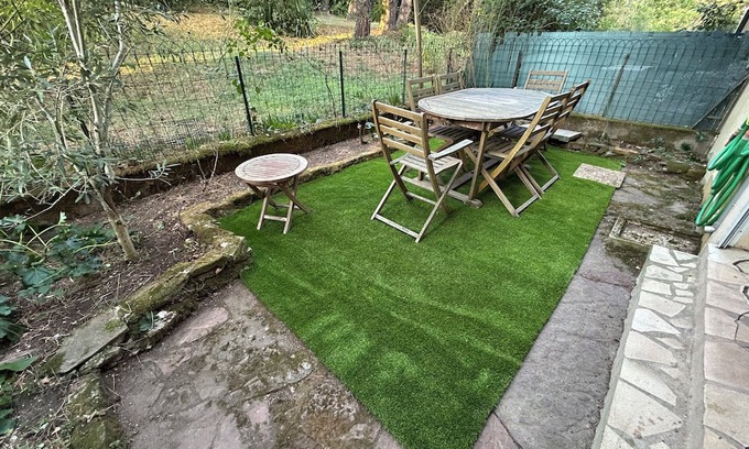 Lodeve House | Apartment with garden in the Terres du Larzac and Lac du Salagou area