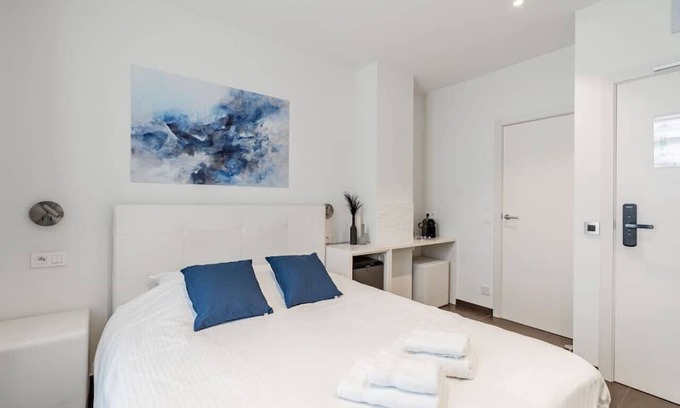 Kristus-Koning Apartment | Elegant room with private bathroom near city center