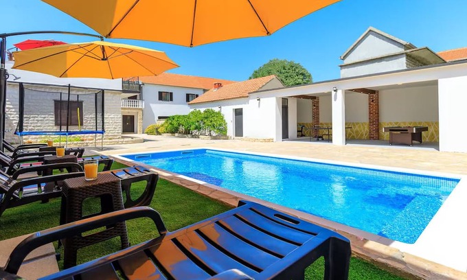 Novigrad Villa | Marin Estate – 2 Villas, Pool, Jacuzzi & Game Room