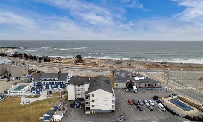 Hampton Condo | Cozy 1-bedroom condo in wonderful Hampton with WiFi, AC