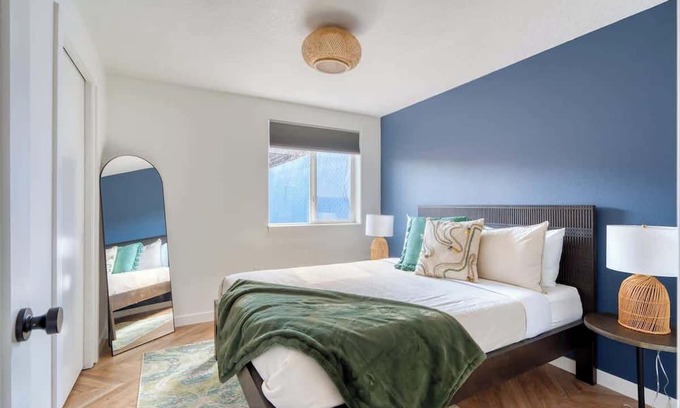 Woodstock Apartment | The Woodstock Inn ~ Reed College & Vintage Shops