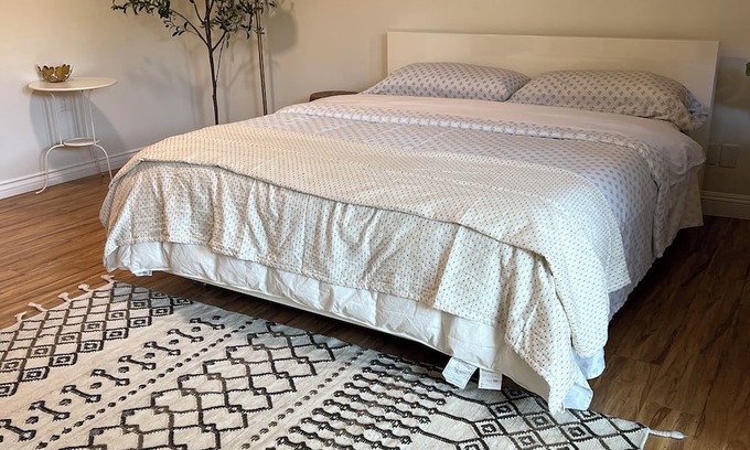 Riverside House | Spacious 5-Master suite house in UC Riverside with individual AC, WiFi. Enjoy!