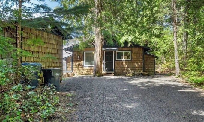 Pacific Beach Cabin | Charming 1-bedroom cabin in Pacific Beach