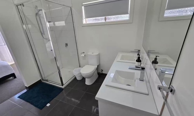Pakenham House | 7 Serenity Home 3-bedroom house with WiFi and AC in peaceful Pakenham