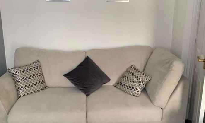 Stockton-on-Tees House | Stockton home with 3 bedrooms and 2.5 bathrooms