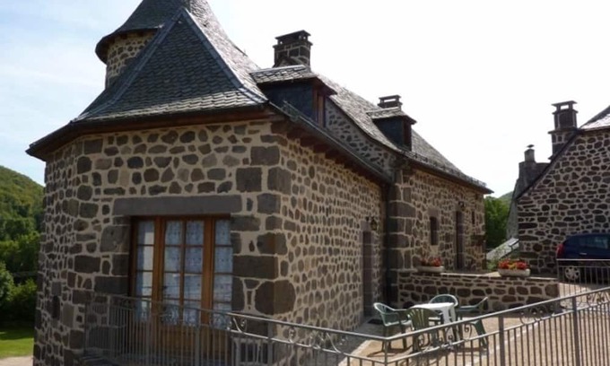 Saint-Martin-sous-Vigouroux Cottage | Charming 18th Century House, 4 pers, Pets allowed, Parking, Garden