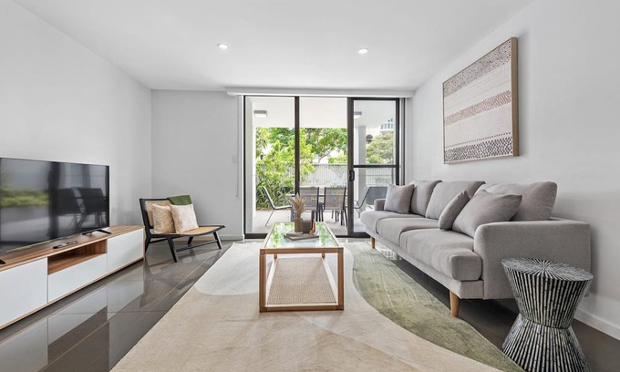 New Farm Apartment | Modern Luxury in Our Beautifully Appointed Three-Bedroom Apartment