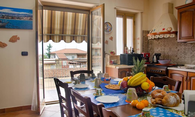 Coste Apartment | Casa Aurora a stone's throw from the railway