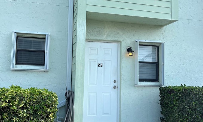 Hutchinson Island South House | Charming 2-bedroom townhome with AC, WiFi in lovely Jensen Beach
