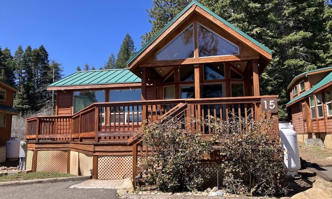 Ashland House | Cabin #15 at Hyatt Lake Resort