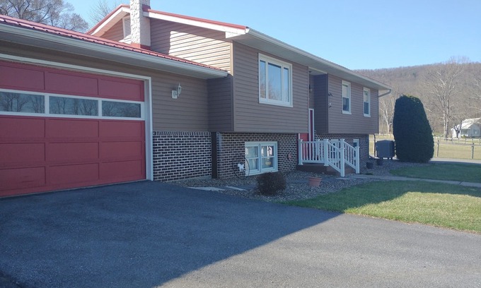 Fleming Other | 3-bedroom farmhouse in Bellefonte, 4 miles from Beaver Stadium