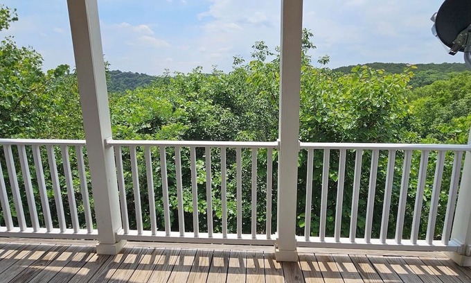 Davis Cabin | The Most Beautiful Views in Turner Falls