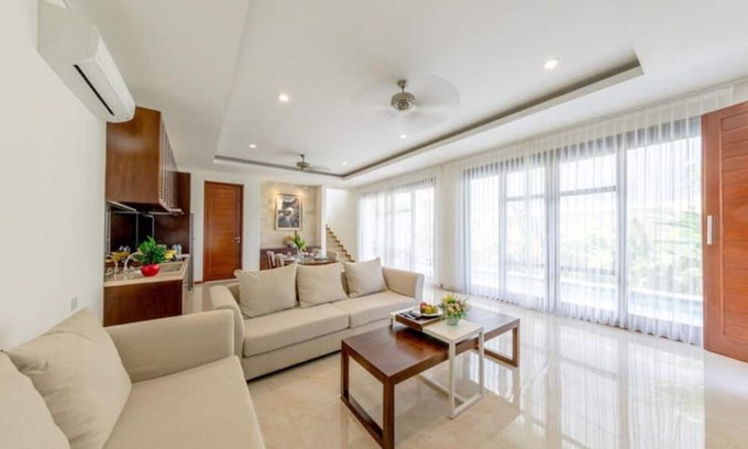Mumbul Villa | Georgeous 2-Bed Villa with HiSpeed WiFi, Fitness Room, AC and Private Carspace.