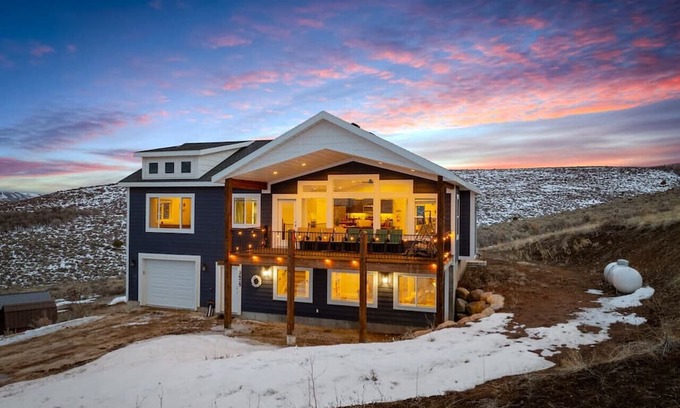 Sweetwater Cabin | Views+IdealBeachResort+PingPong+Sleeps21!