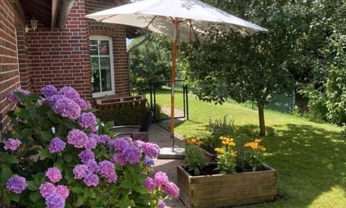 Detern House | Spacious ground floor apartment in a quiet residential area with a beautiful garden.