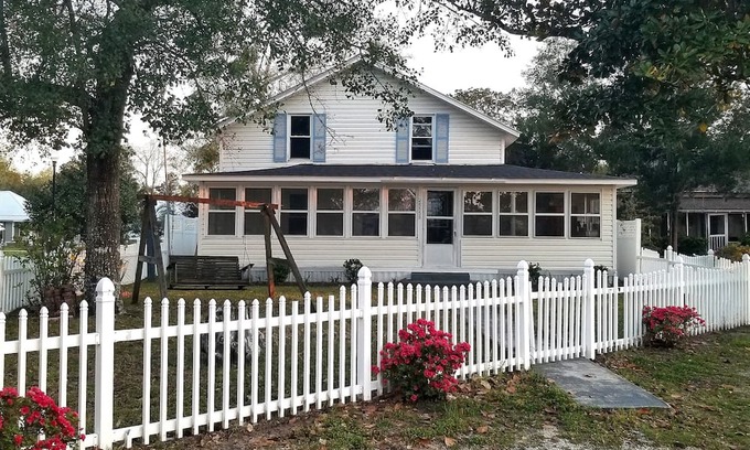 Orange Beach House | Water View Private Beach Access 2/2 in Orange Beach. 100 yrs old Newly Remodeled