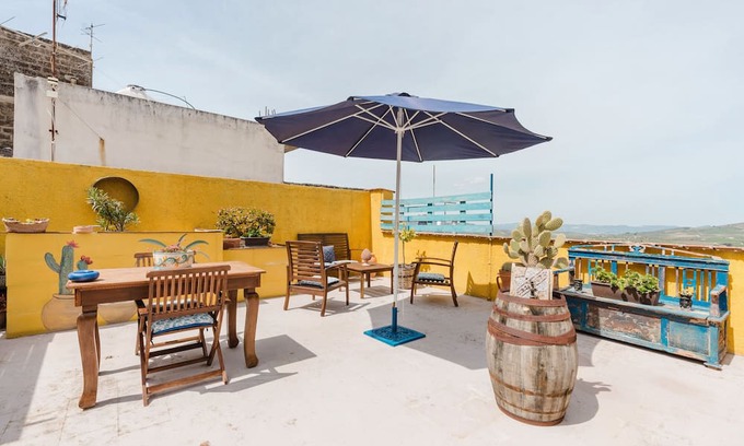 Sambuca di Sicilia Apartment | Apartment 'Ajman House' with Mountain View, Private Terrace and Air Conditioning