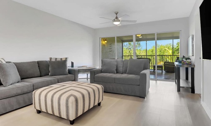 Marco Island Condo | Fresh Marco Condo l Lush Views