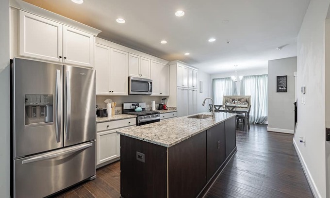 Northeast House | NICE Gorgeous Townhouse 4BR with Private Garage