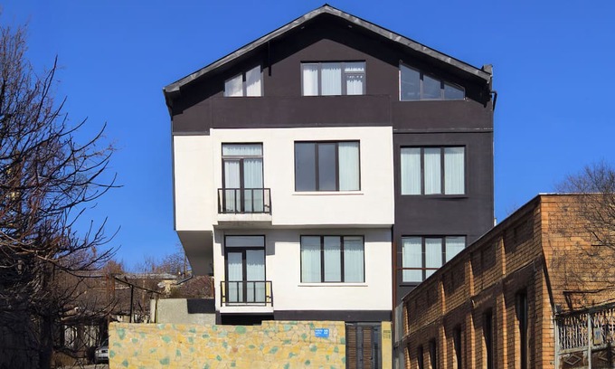 Tbilisi Apartment | Spacious 3-bedroom apartment with AC, WiFi in charming Tbilisi
