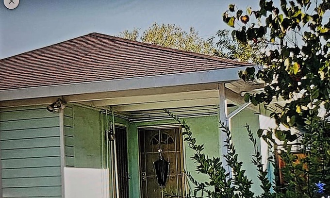 Arden-Arcade House | Mid Century Mod! Perfect for the traveling professional.