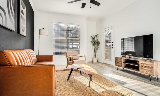 Glendale Sports and Entertainment District Apartment | Boulevard Stays 1BR by Stadium Pool, Parking, Gym 02