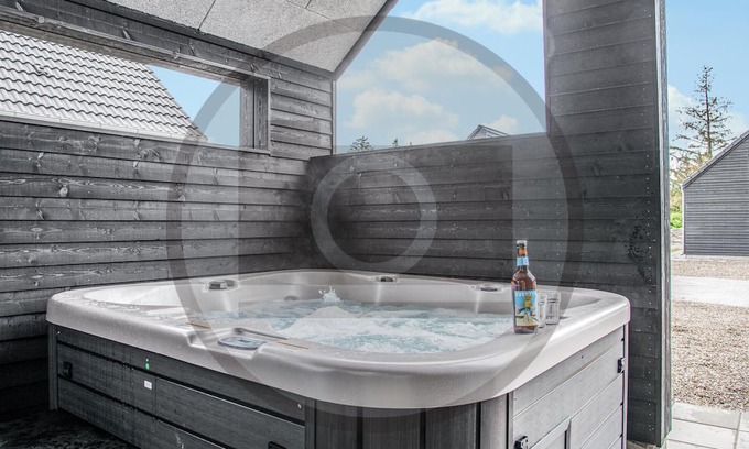 Bønnerup Strand House | Awesome home in Glesborg with jacuzzi